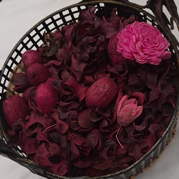 Decorative Basket with Pink Accents Potpurri Scented Very Fragrant - Picture 3 of 7